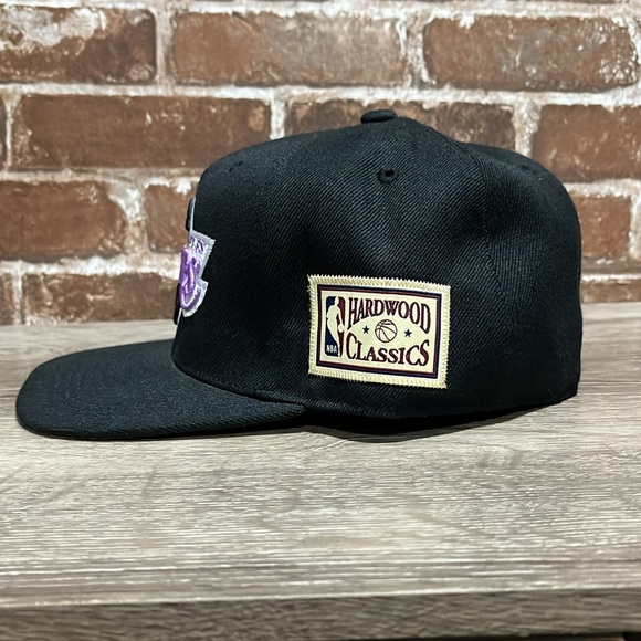 Mitchell and Ness - Picture 5 of 8